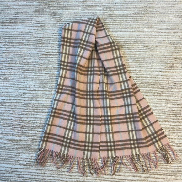 Burberrry London 100% Cashmere Nova Check Scarf - Picture 5 of 9